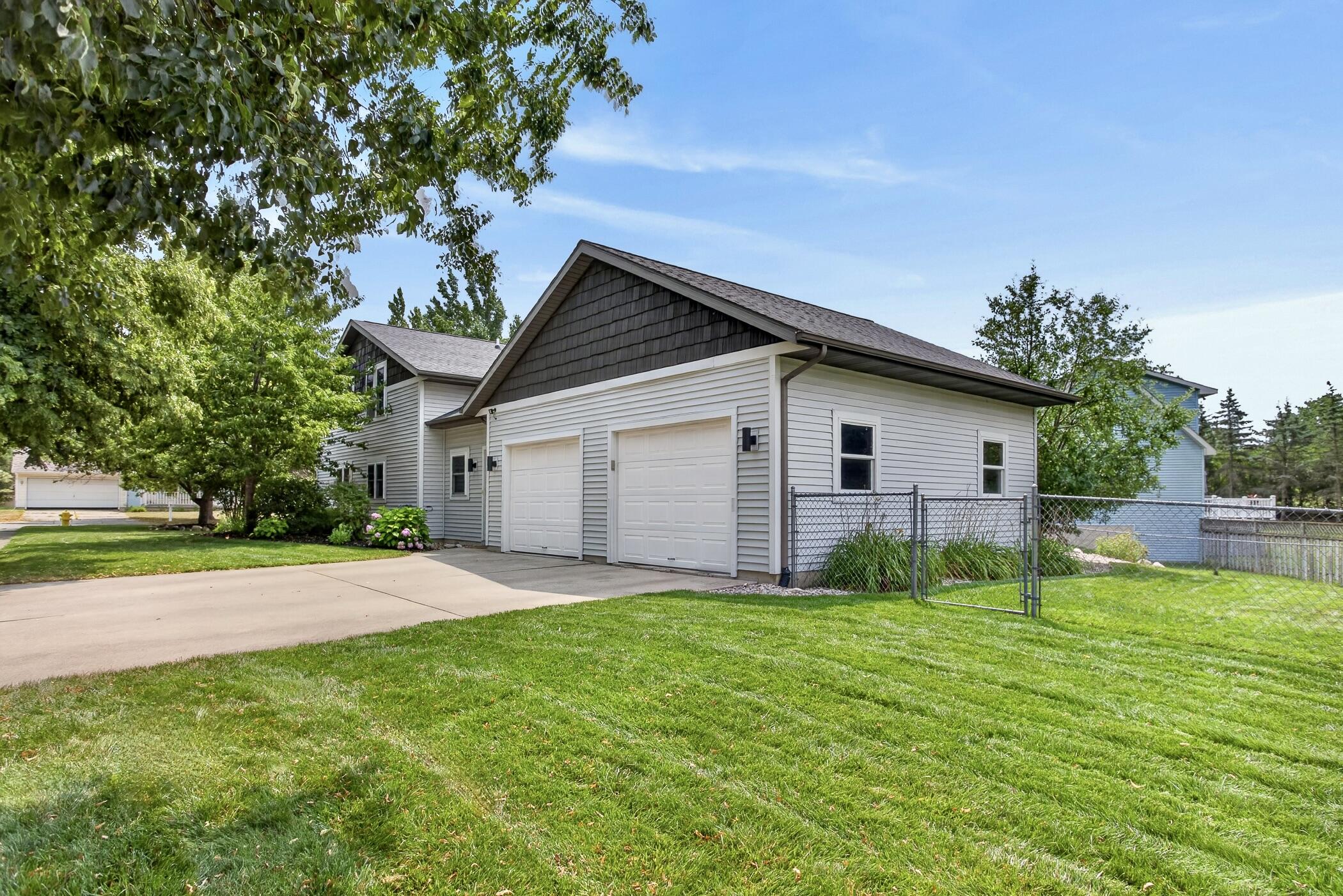 1329 Dewberry Court NE Grand Rapids MI 49505