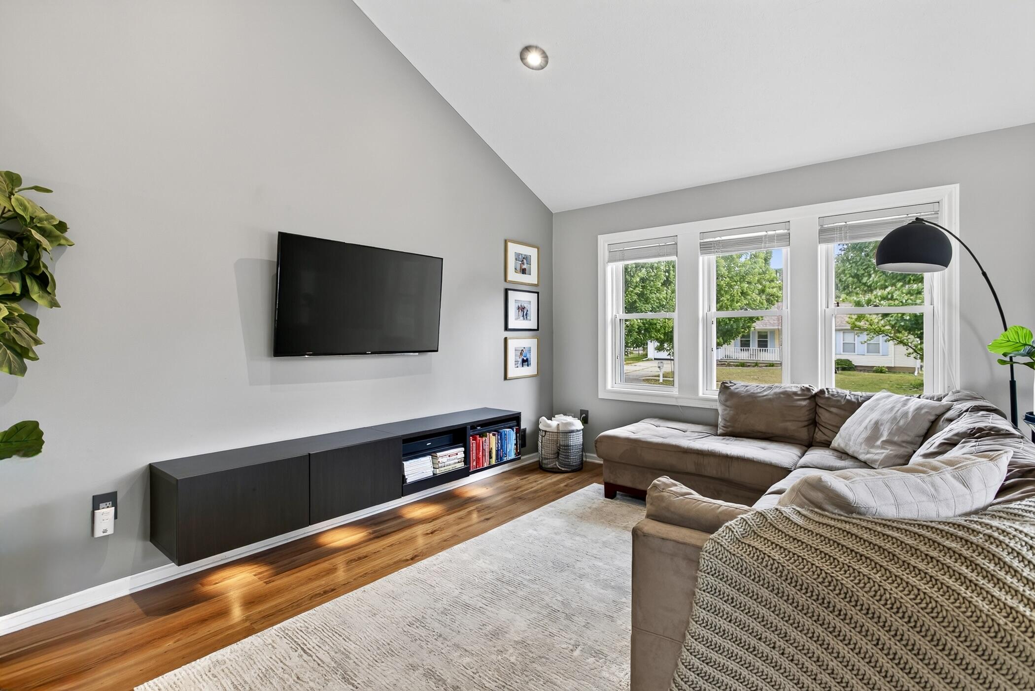 1329 Dewberry Court NE Grand Rapids MI 49505