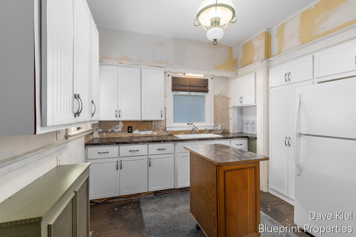 643 Lake Drive SE Grand Rapids MI 49503