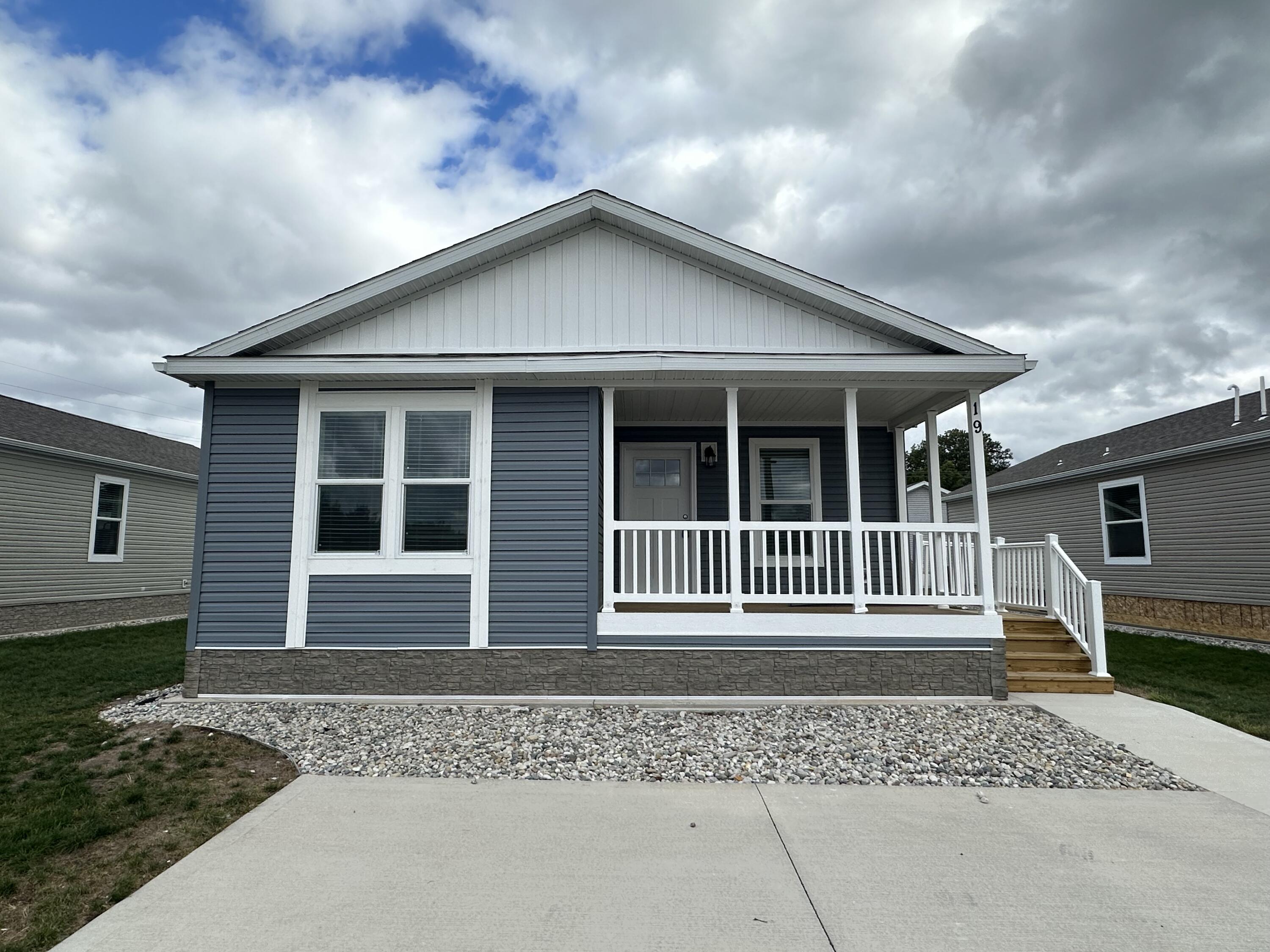 1283 E Ellis Road Norton Shores MI 49441
