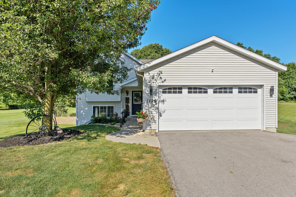1126 N Vista Lane Allegan MI 49010