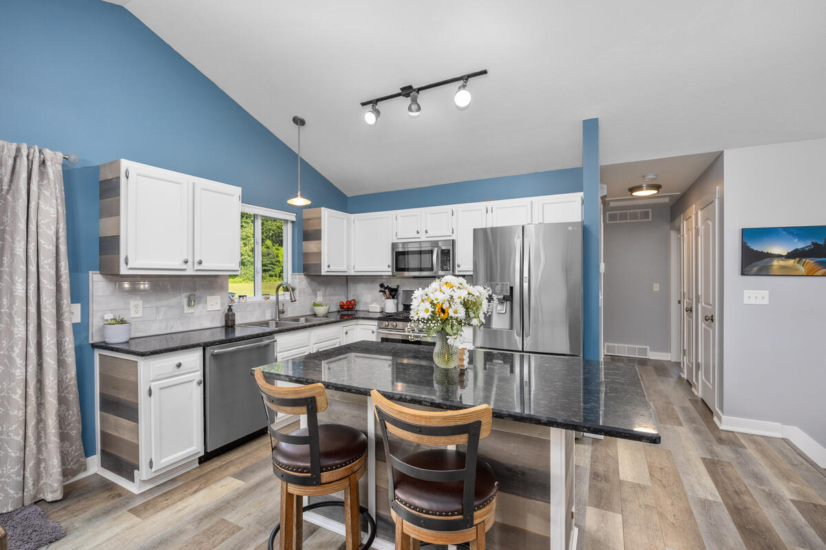 1126 N Vista Lane Allegan MI 49010