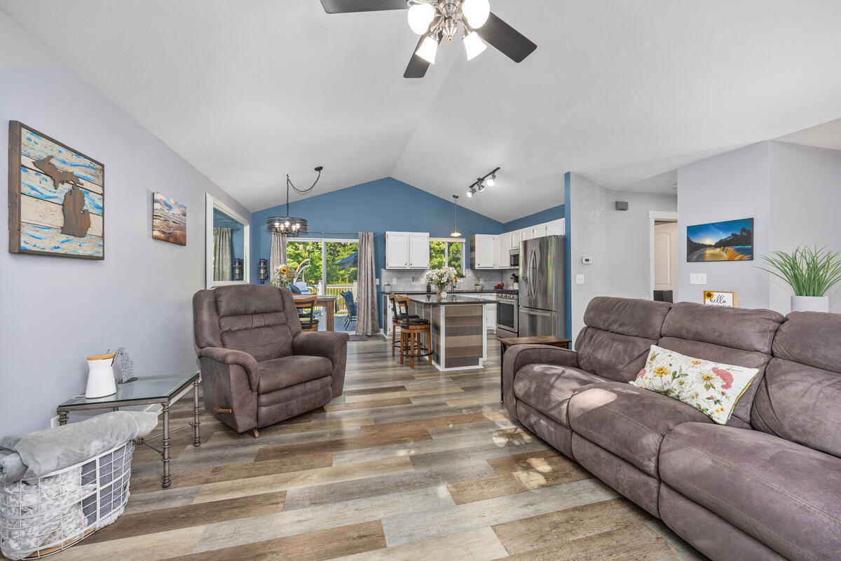 1126 N Vista Lane Allegan MI 49010