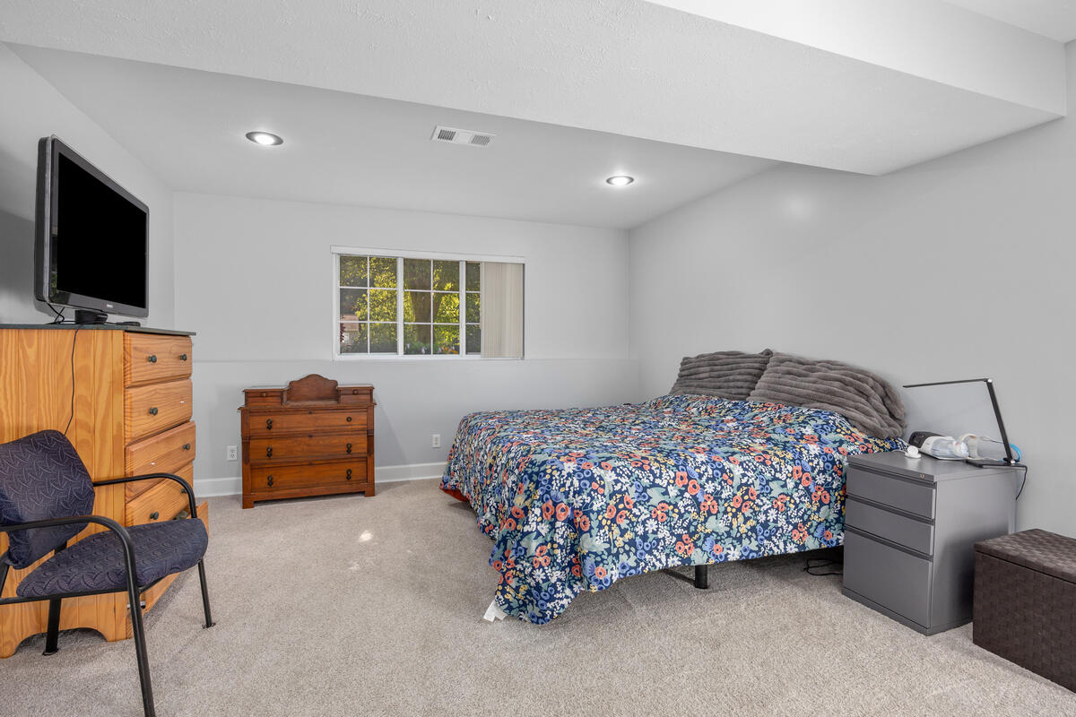 1126 N Vista Lane Allegan MI 49010
