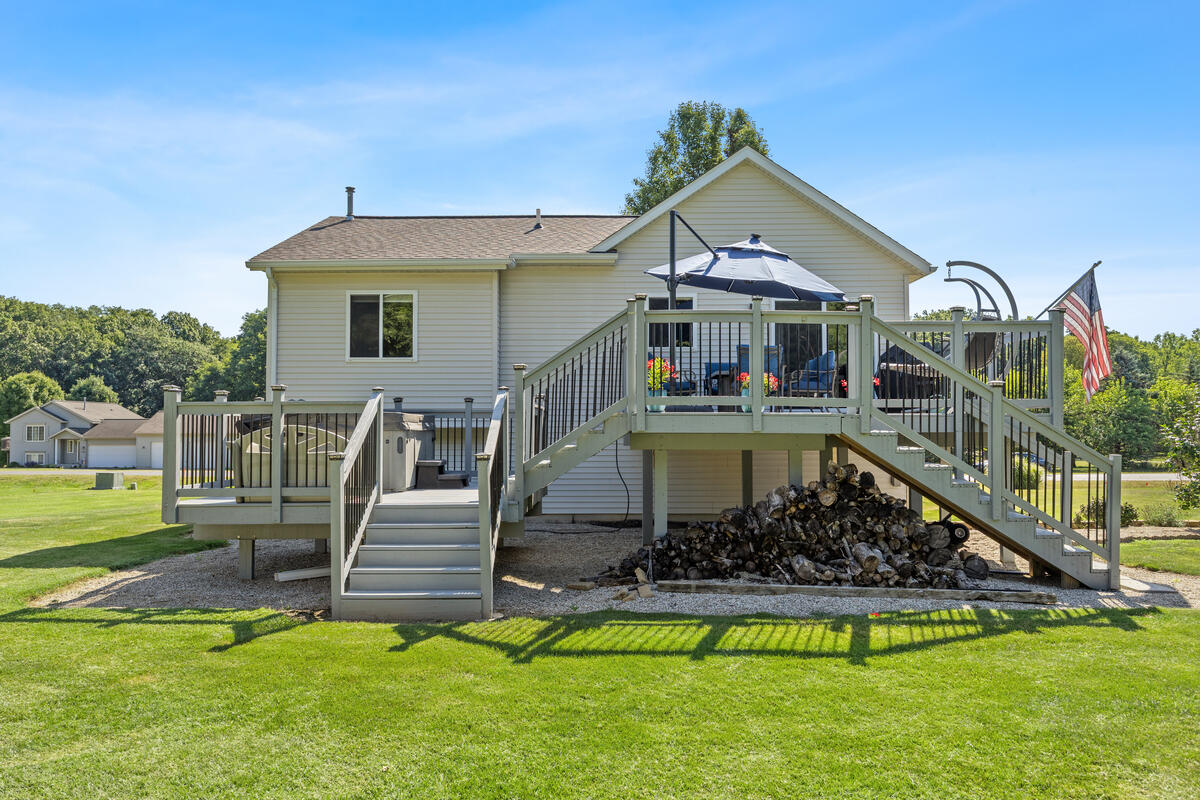 1126 N Vista Lane Allegan MI 49010