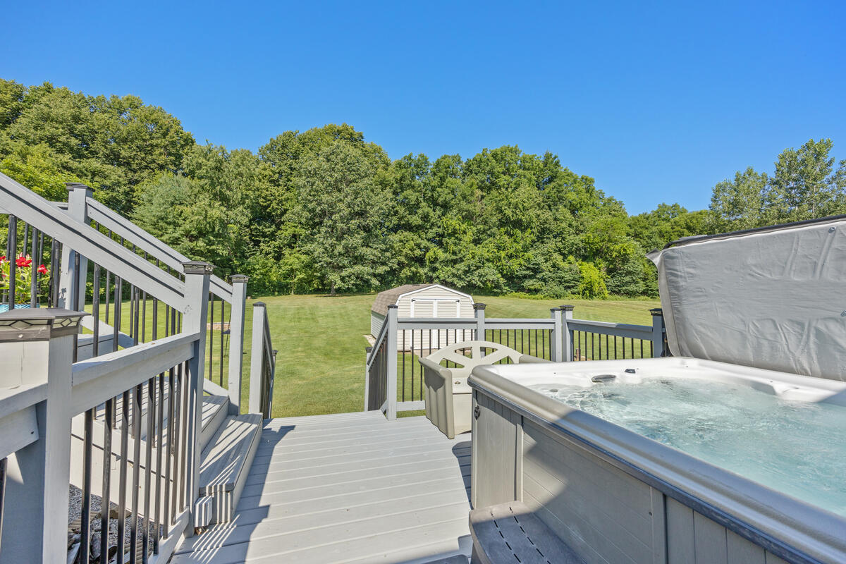 1126 N Vista Lane Allegan MI 49010
