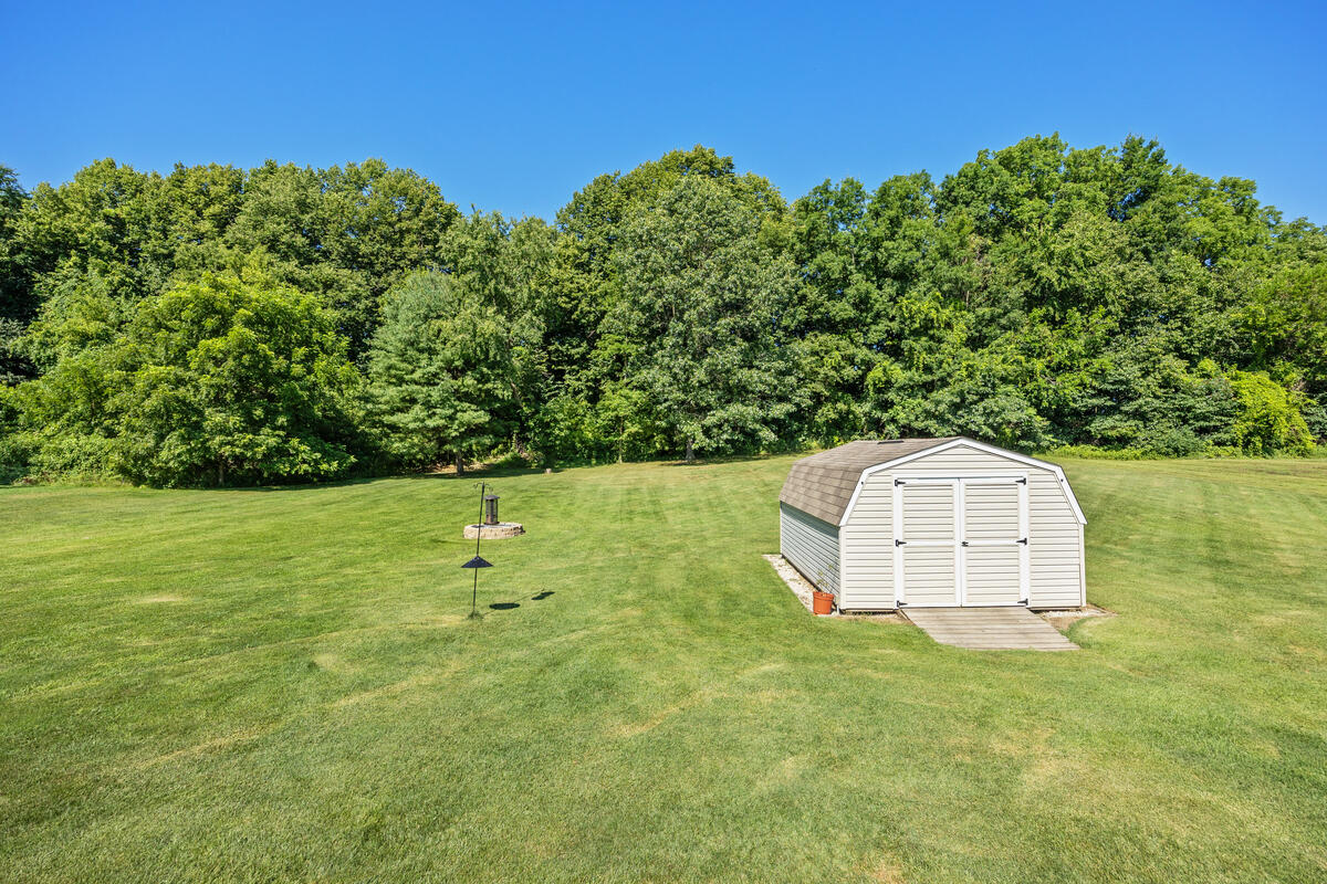 1126 N Vista Lane Allegan MI 49010