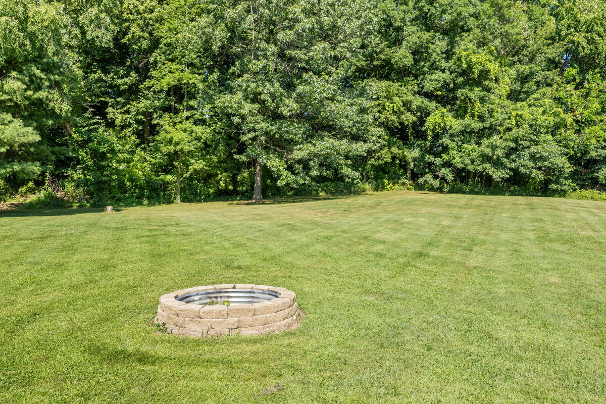 1126 N Vista Lane Allegan MI 49010