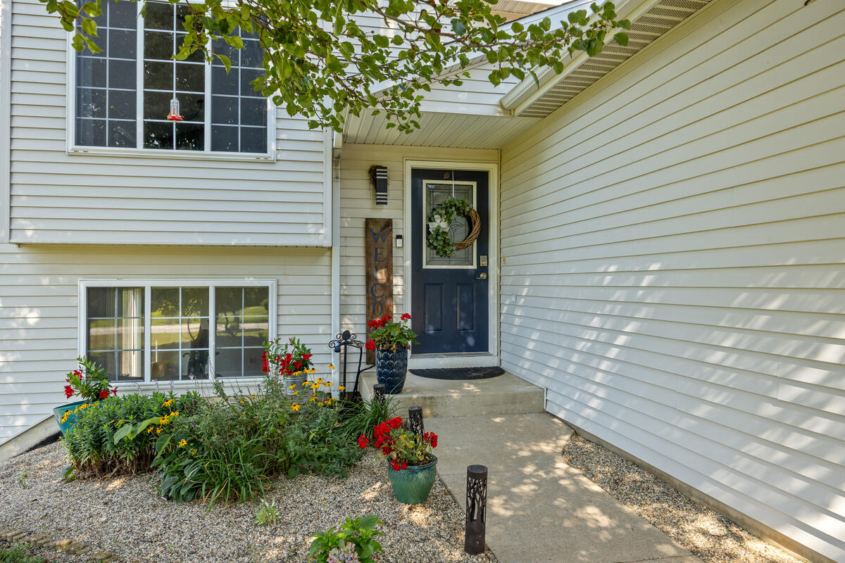 1126 N Vista Lane Allegan MI 49010