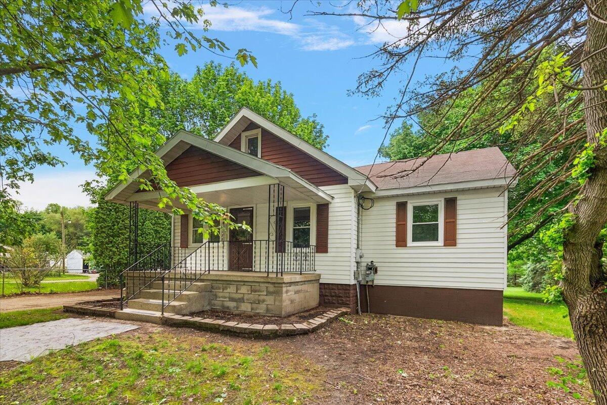11781 8th Avenue NW Grand Rapids MI 49534