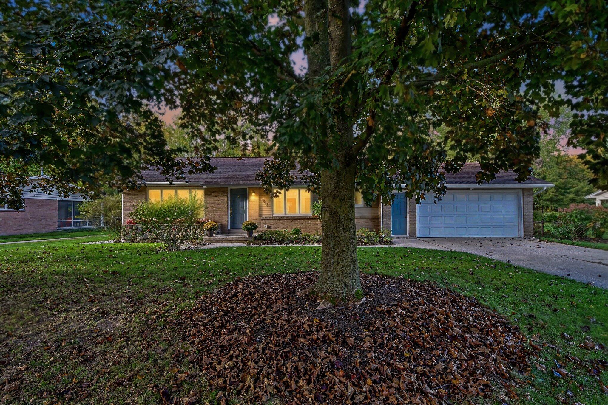 859 Paradise Lake Drive SE Grand Rapids MI 49546