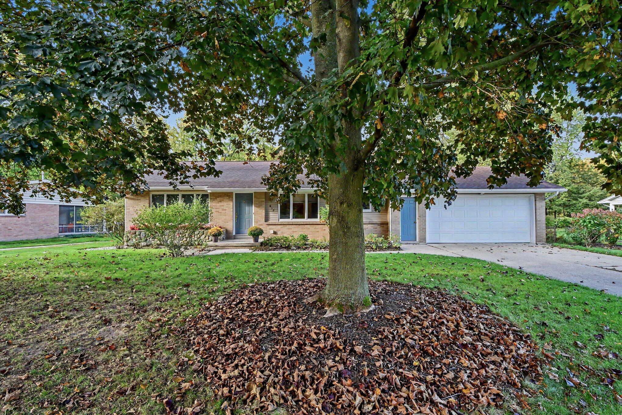 859 Paradise Lake Drive SE Grand Rapids MI 49546
