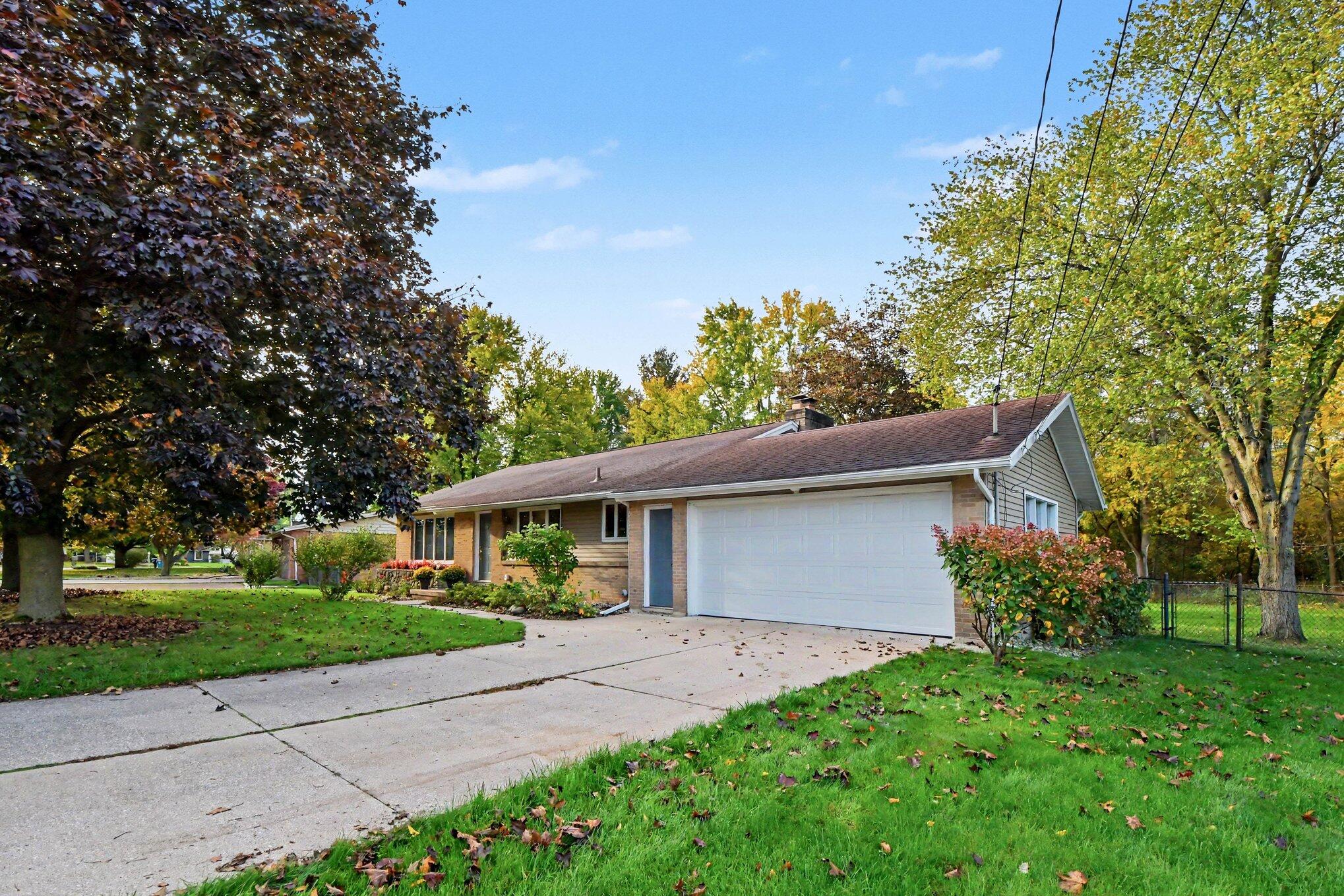 859 Paradise Lake Drive SE Grand Rapids MI 49546