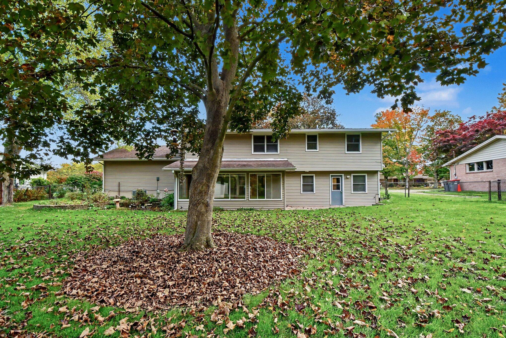 859 Paradise Lake Drive SE Grand Rapids MI 49546