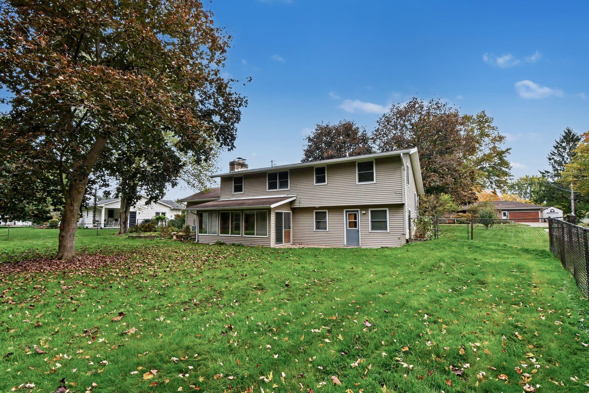 859 Paradise Lake Drive SE Grand Rapids MI 49546