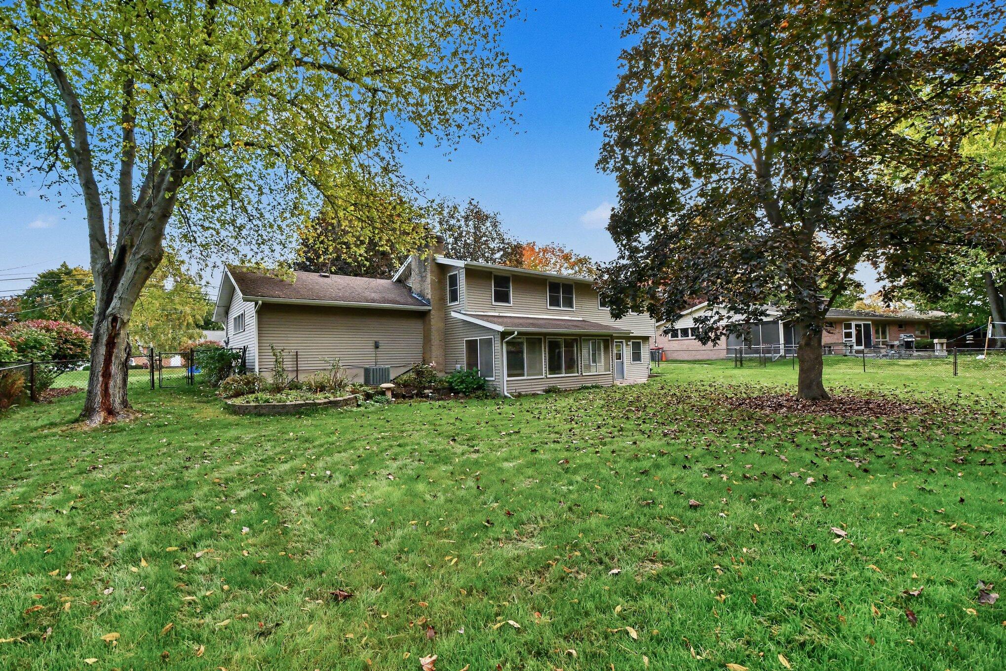 859 Paradise Lake Drive SE Grand Rapids MI 49546
