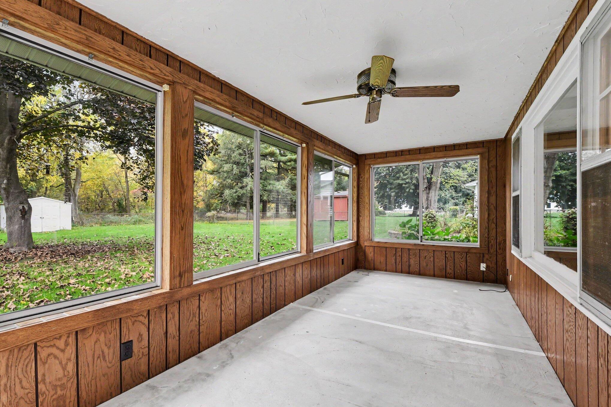 859 Paradise Lake Drive SE Grand Rapids MI 49546