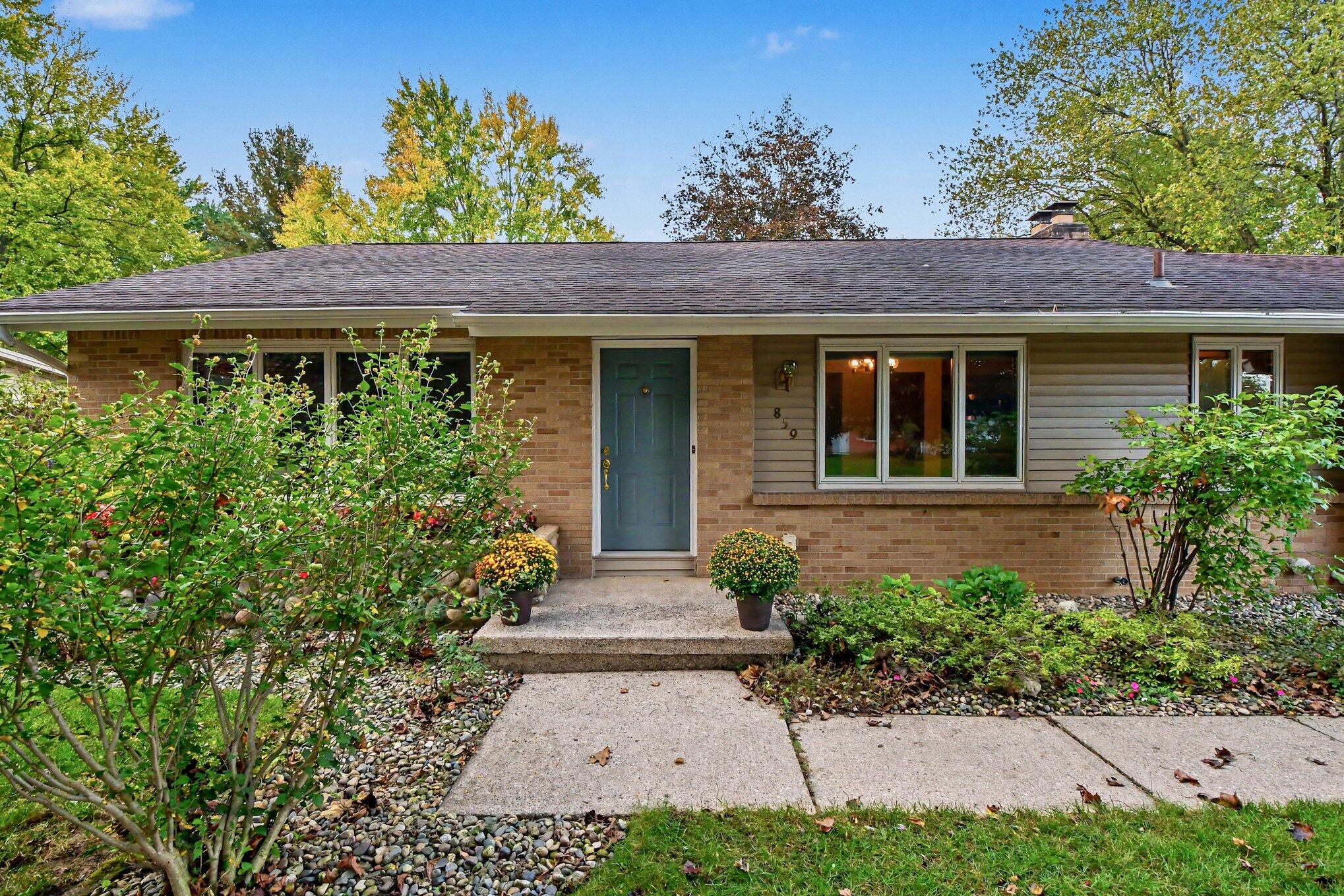 859 Paradise Lake Drive SE Grand Rapids MI 49546