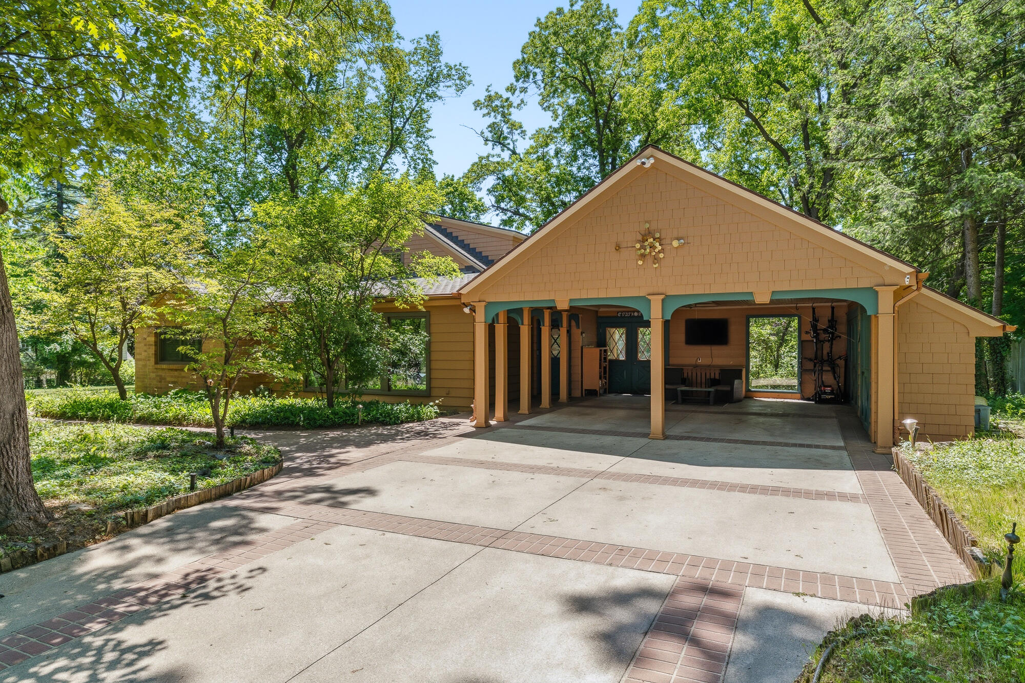 2015 Grand Avenue Kalamazoo MI 49006