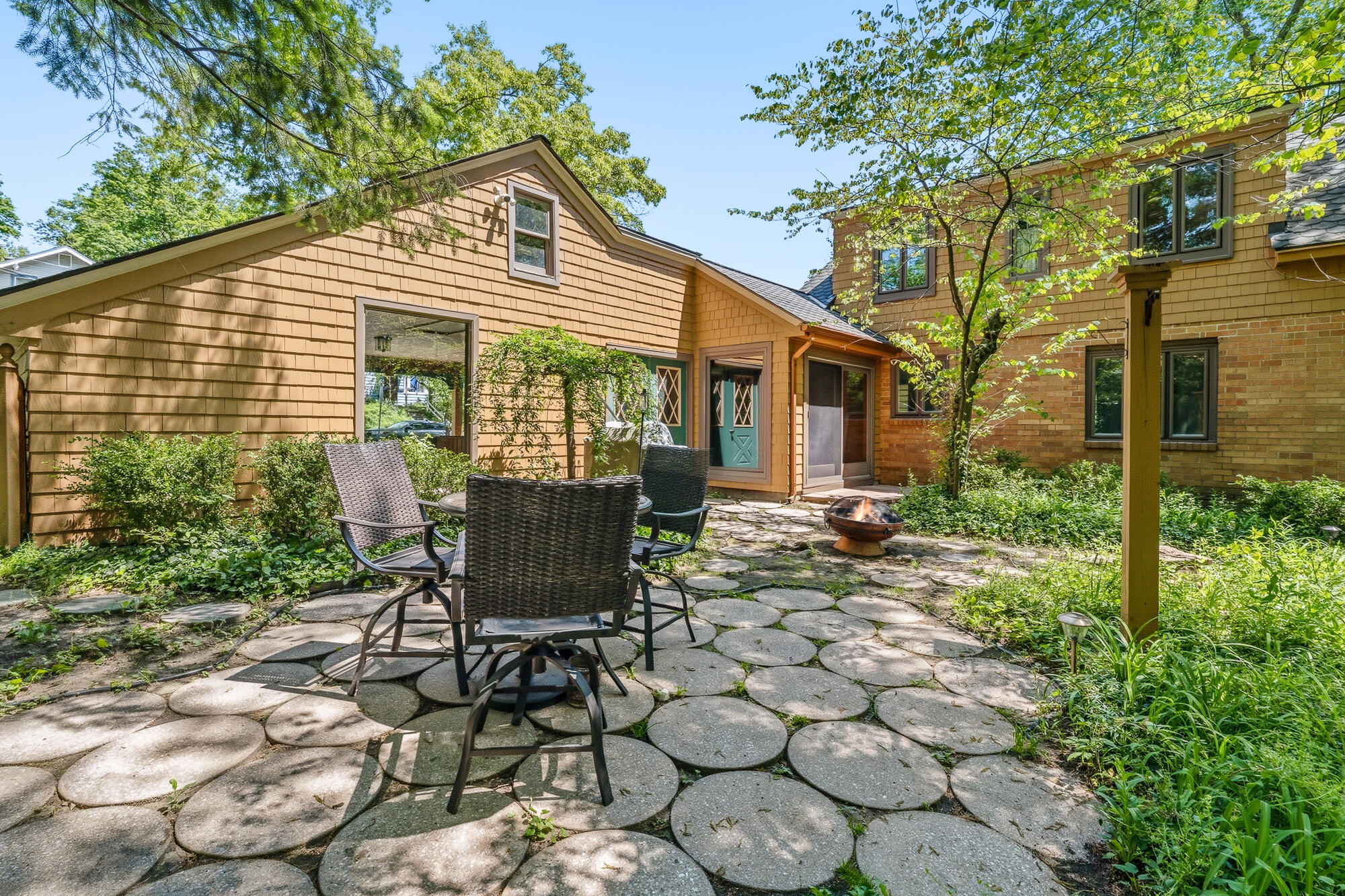 2015 Grand Avenue Kalamazoo MI 49006