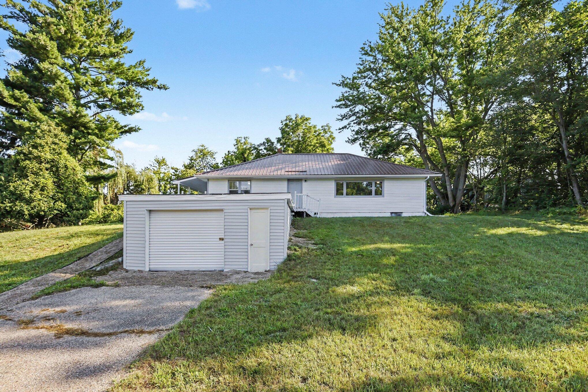 1582 Bakertown Road Buchanan MI 49107