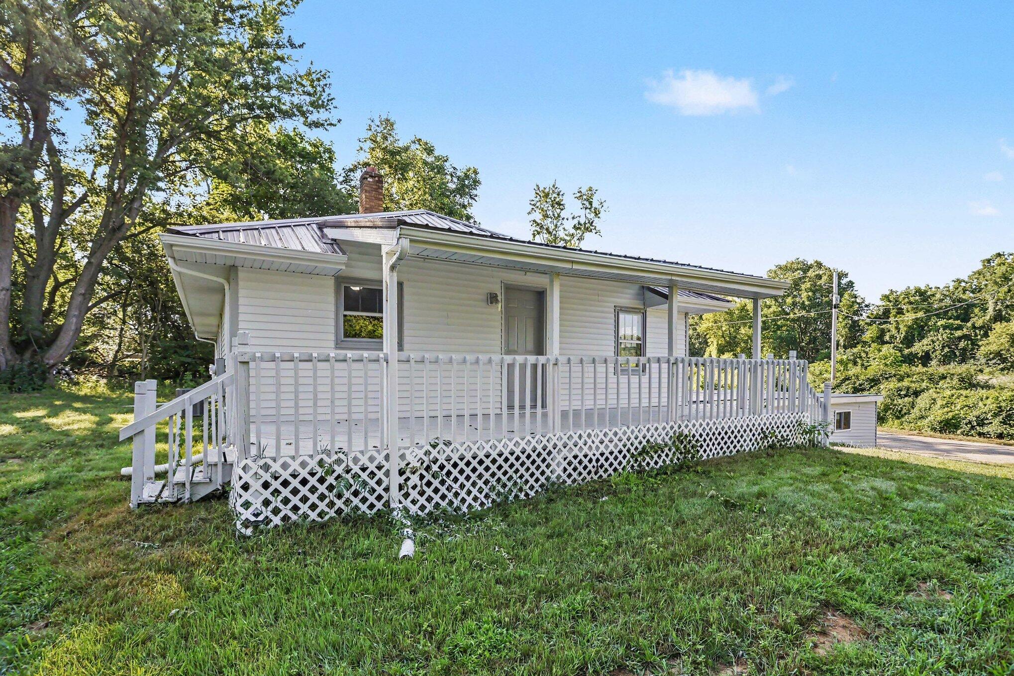 1582 Bakertown Road Buchanan MI 49107