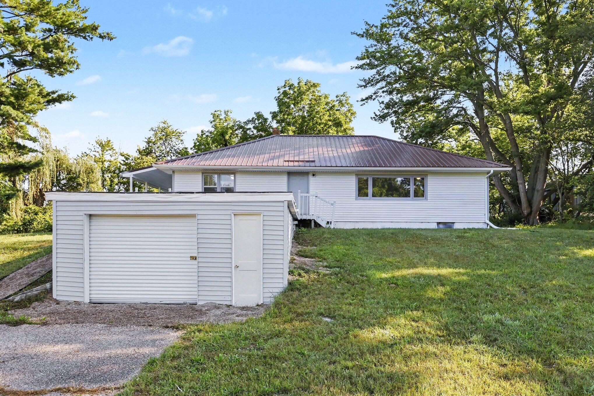 1582 Bakertown Road Buchanan MI 49107