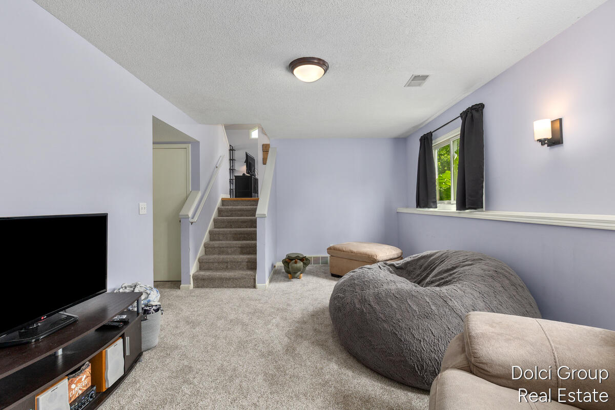 233 Jennifer Lane Holland MI 49423