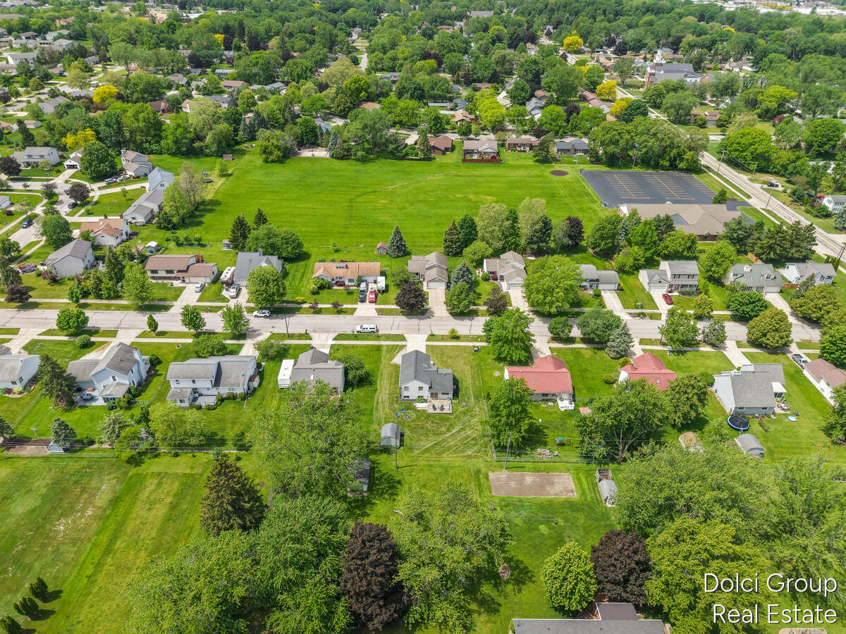 233 Jennifer Lane Holland MI 49423