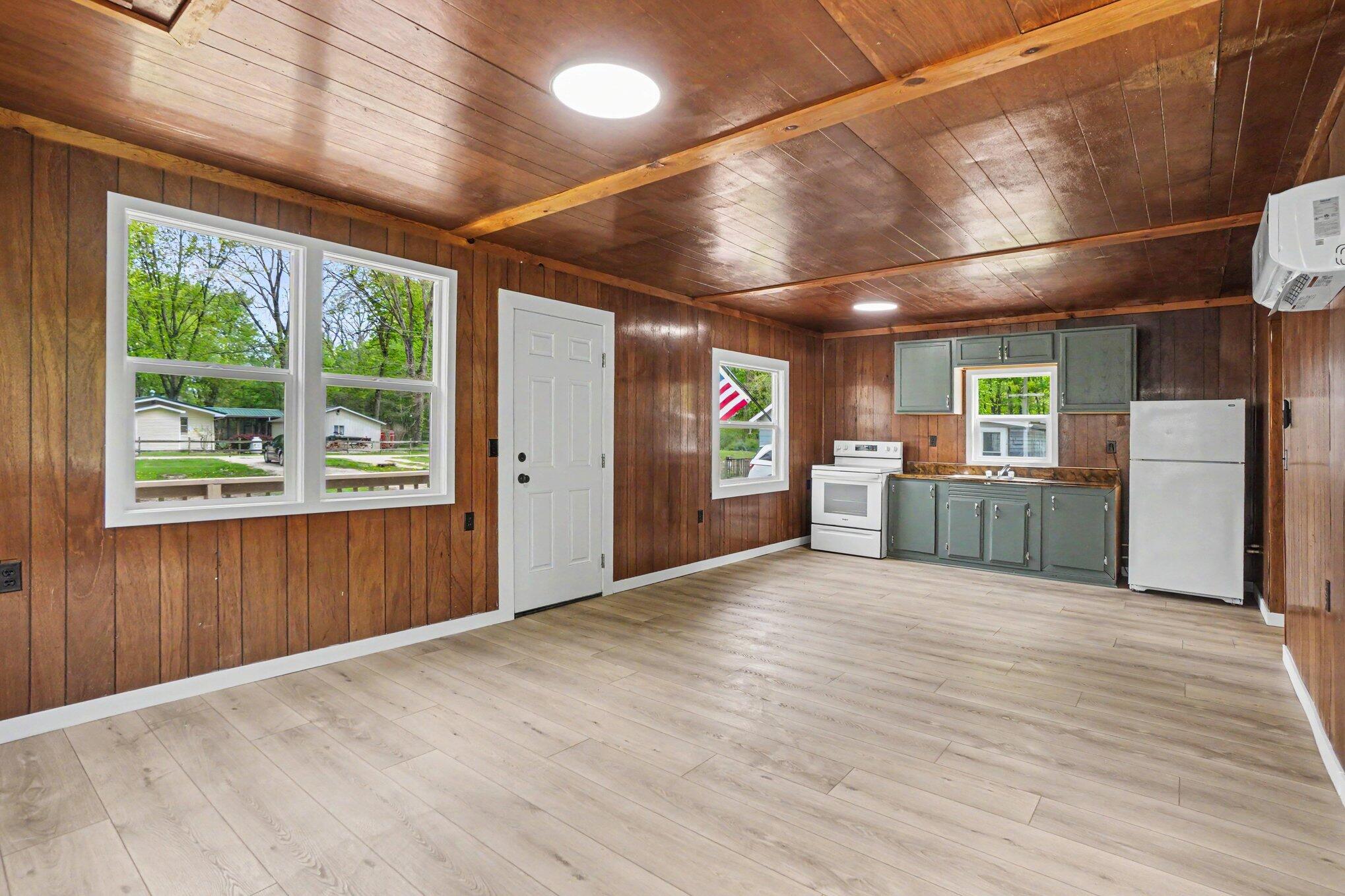 4206 S Shore Drive Allegan MI 49010