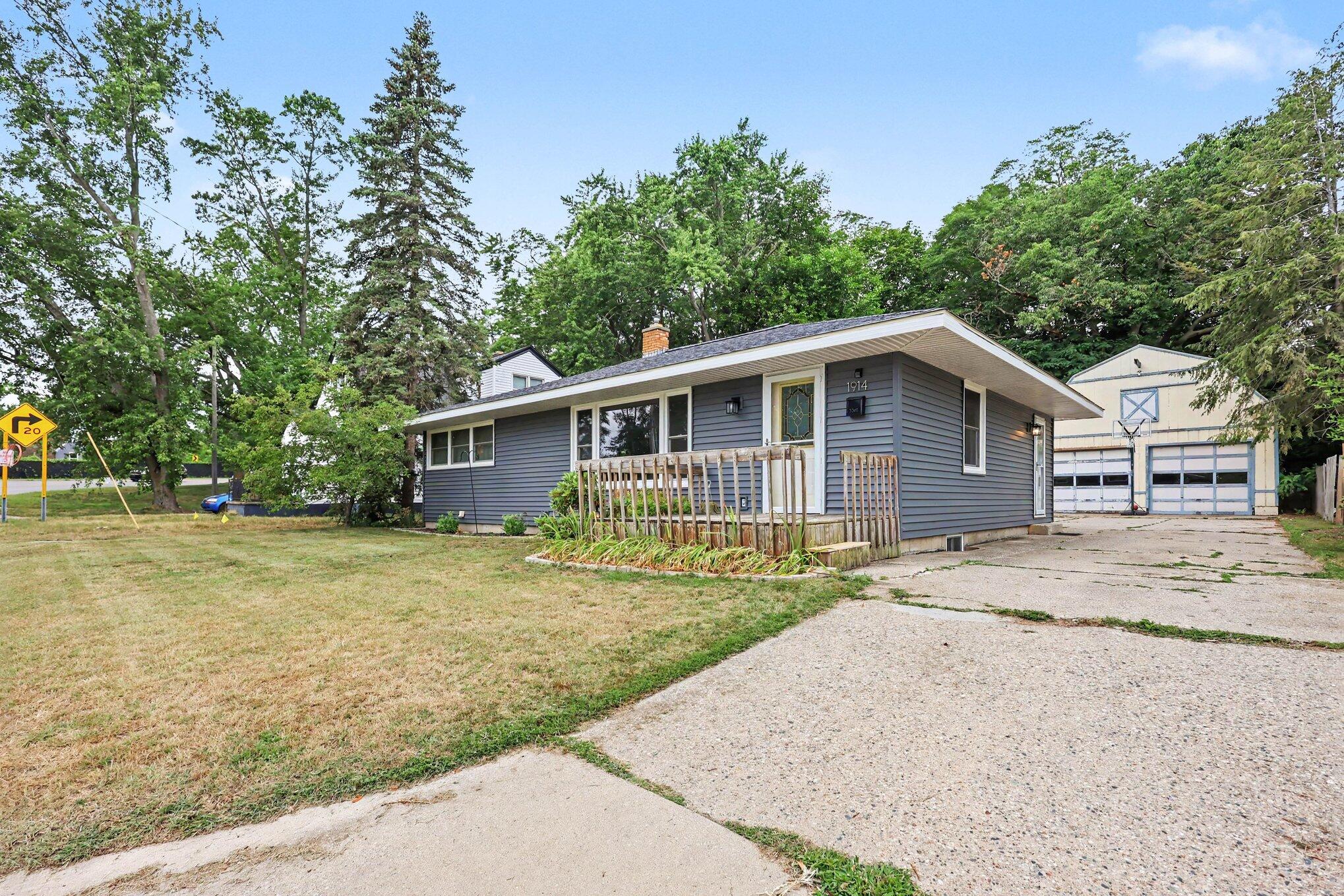 1914 Lake Avenue Muskegon MI 49445