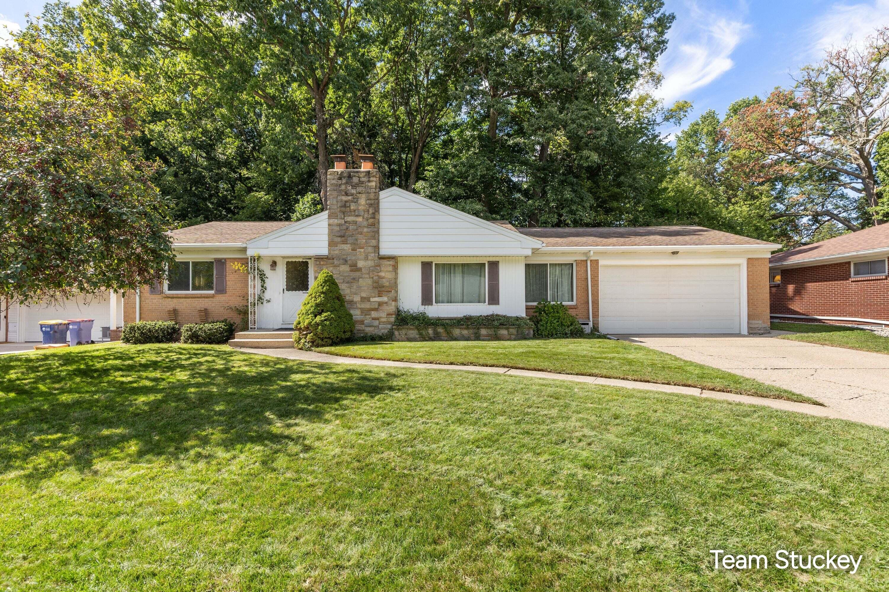 1127 Maplegrove Drive NW Grand Rapids MI 49504