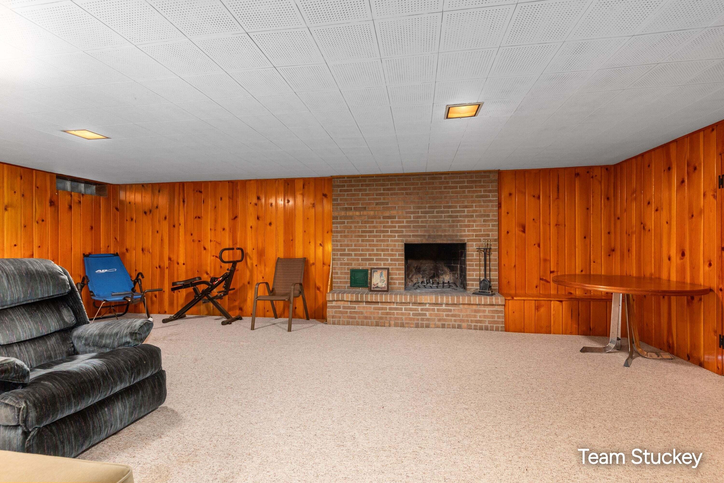 1127 Maplegrove Drive NW Grand Rapids MI 49504