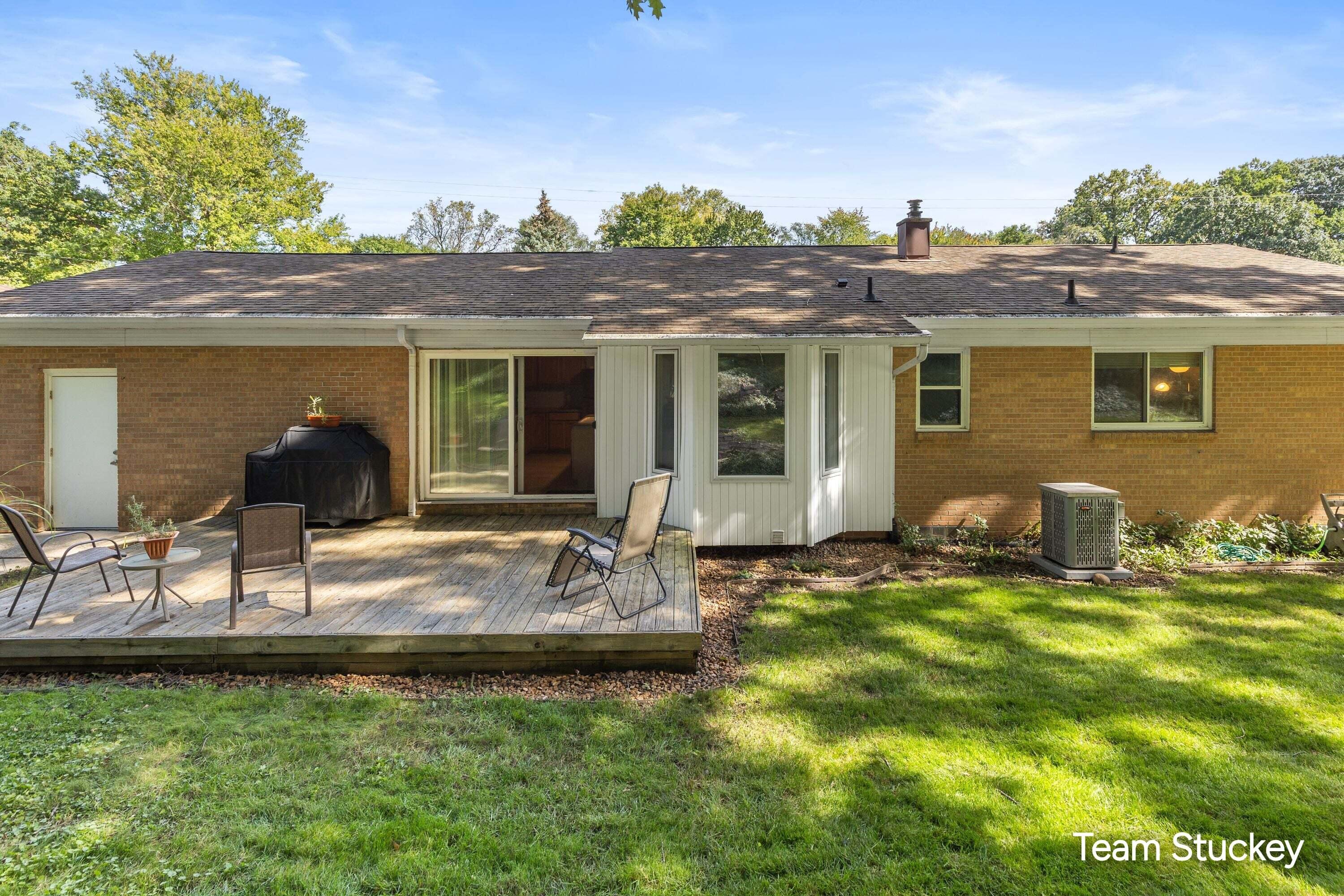 1127 Maplegrove Drive NW Grand Rapids MI 49504