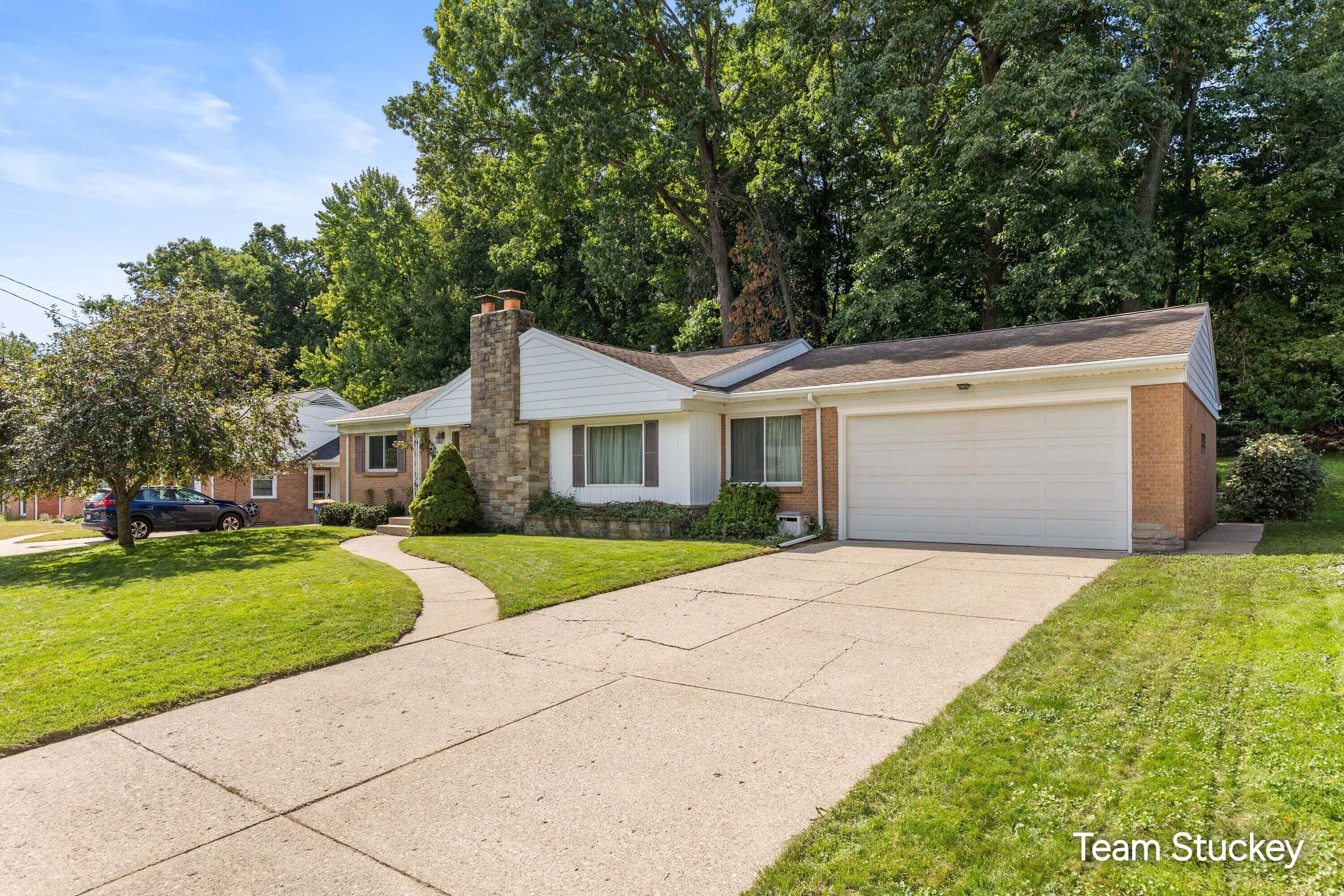 1127 Maplegrove Drive NW Grand Rapids MI 49504