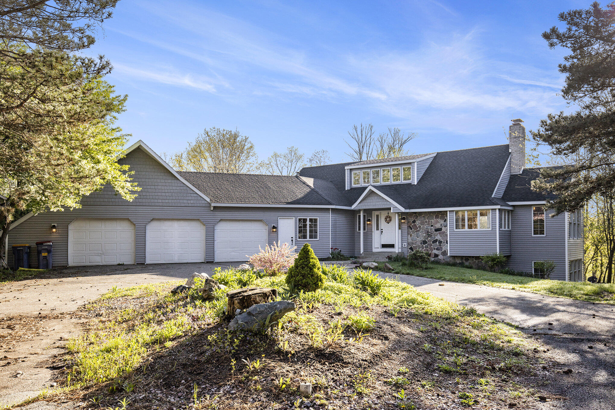 620 Twin Lakes Drive NE Grand Rapids MI 49525