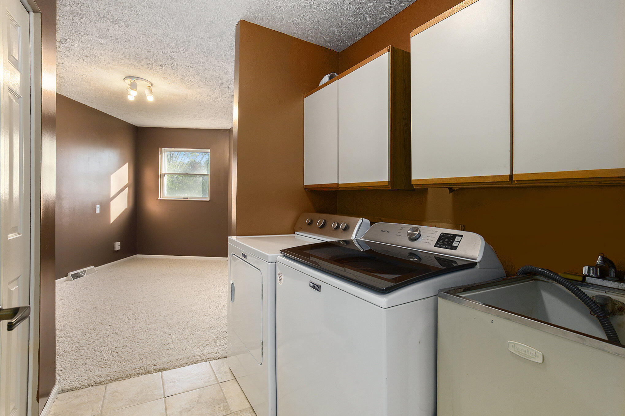 620 Twin Lakes Drive NE Grand Rapids MI 49525