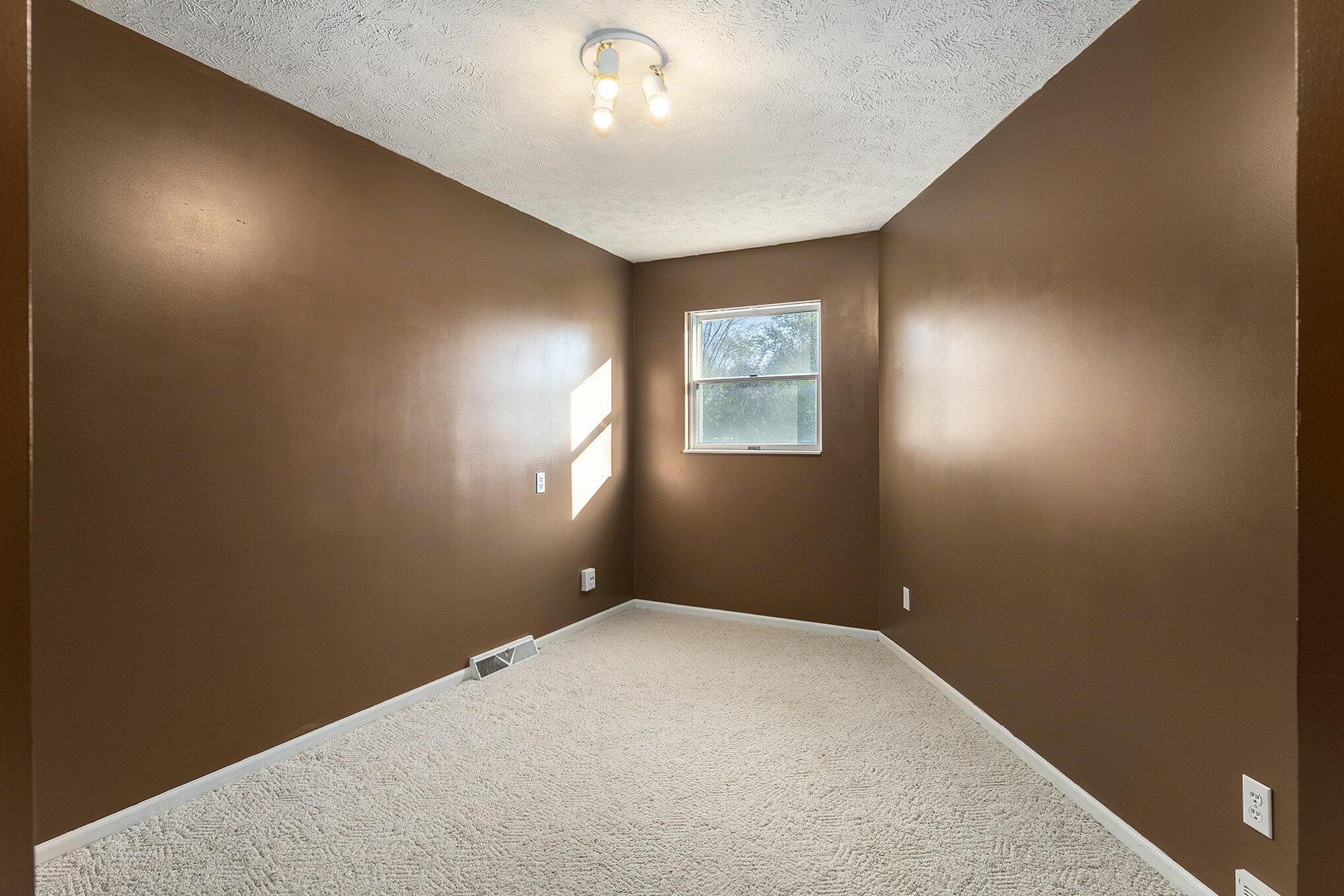 620 Twin Lakes Drive NE Grand Rapids MI 49525