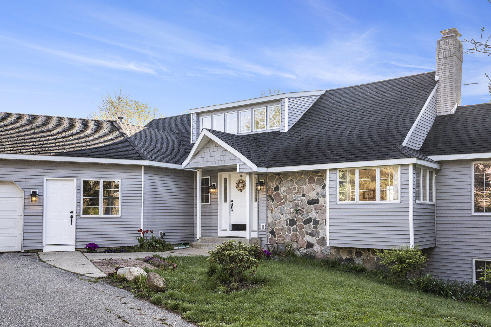 620 Twin Lakes Drive NE Grand Rapids MI 49525