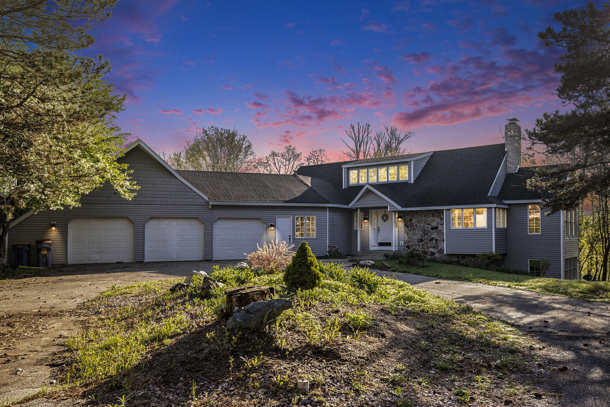 620 Twin Lakes Drive NE Grand Rapids MI 49525