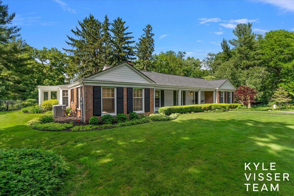 2089 Robinson Road SE Grand Rapids MI 49506