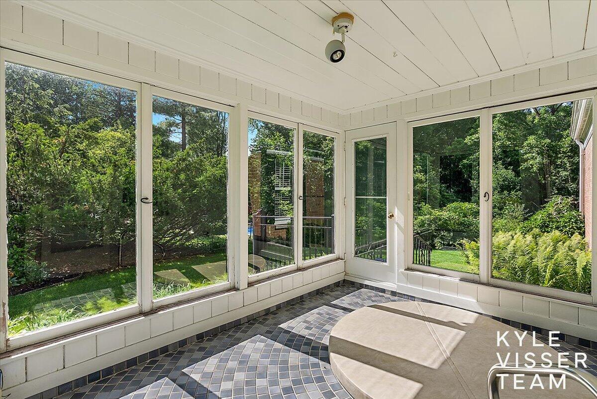 2089 Robinson Road SE Grand Rapids MI 49506