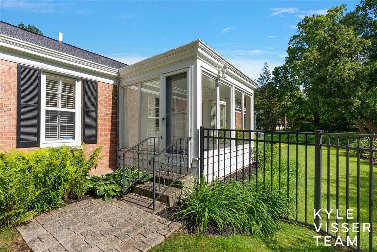 2089 Robinson Road SE Grand Rapids MI 49506