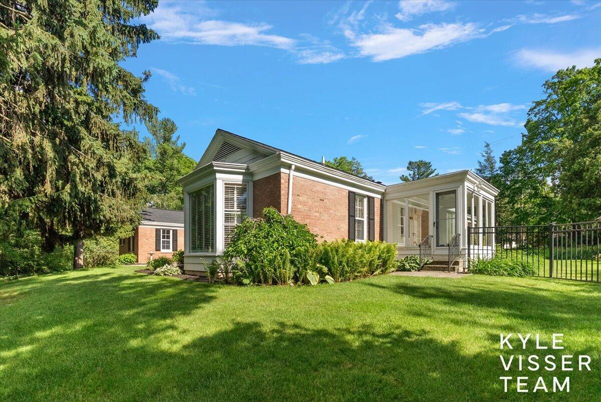 2089 Robinson Road SE Grand Rapids MI 49506