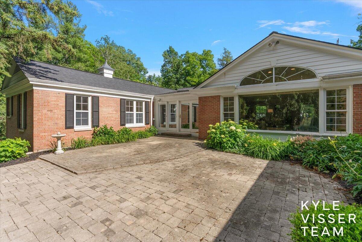 2089 Robinson Road SE Grand Rapids MI 49506