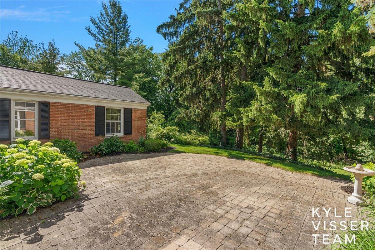 2089 Robinson Road SE Grand Rapids MI 49506