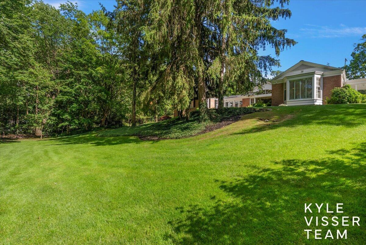 2089 Robinson Road SE Grand Rapids MI 49506