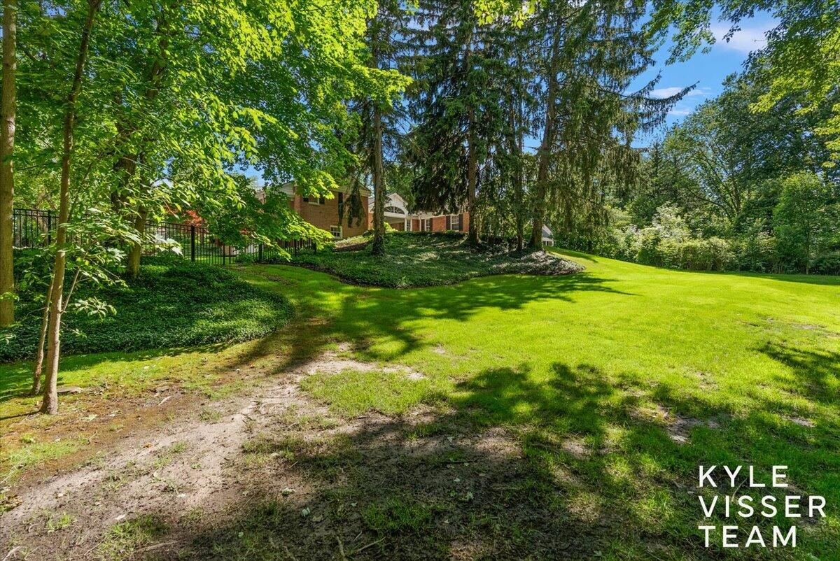 2089 Robinson Road SE Grand Rapids MI 49506