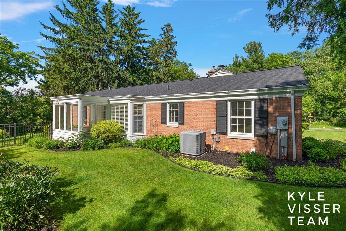 2089 Robinson Road SE Grand Rapids MI 49506