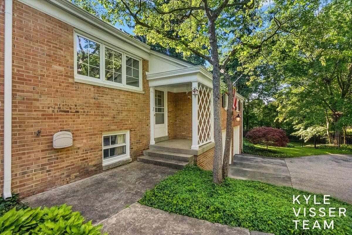 2089 Robinson Road SE Grand Rapids MI 49506